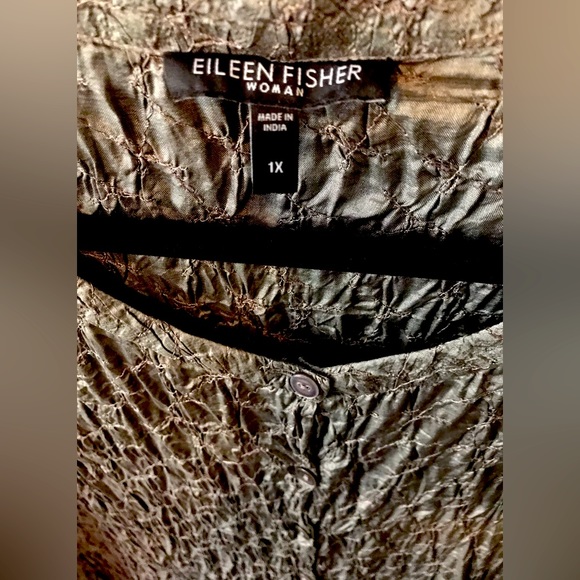 Eileen Fisher Women plus size Long Sleeve Silk Top. Size 1X ( Plus).Button front - Picture 3 of 5